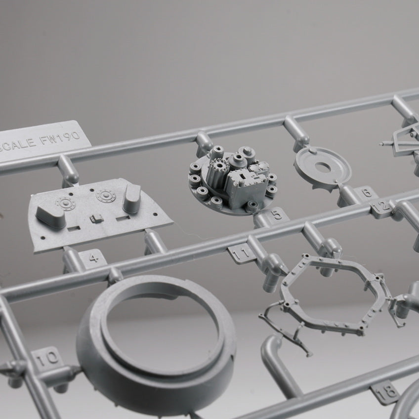 Border 1:35 Focke-Wulf Fw190A-6 w/Full Engine & Weapon Interior