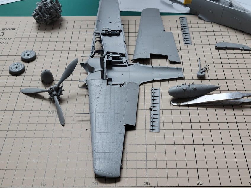 Border 1:35 Focke-Wulf Fw190A-6 w/Full Engine & Weapon Interior