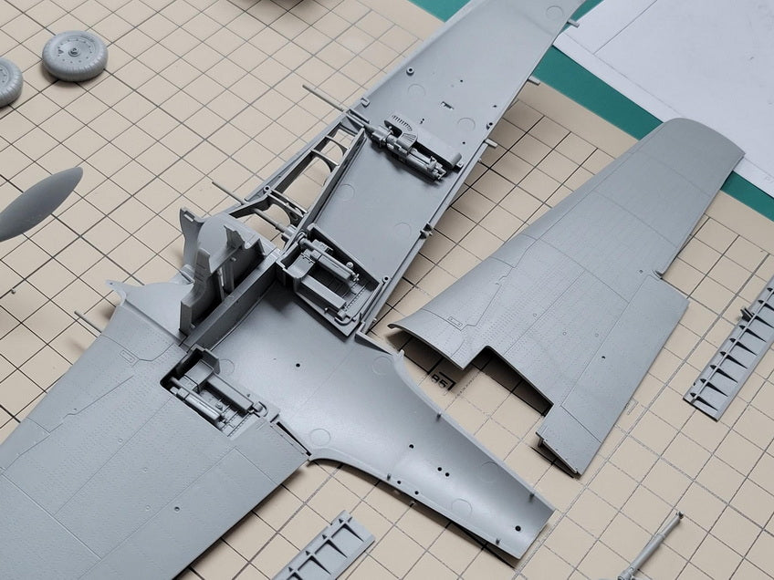 Border 1:35 Focke-Wulf Fw190A-6 w/Full Engine & Weapon Interior