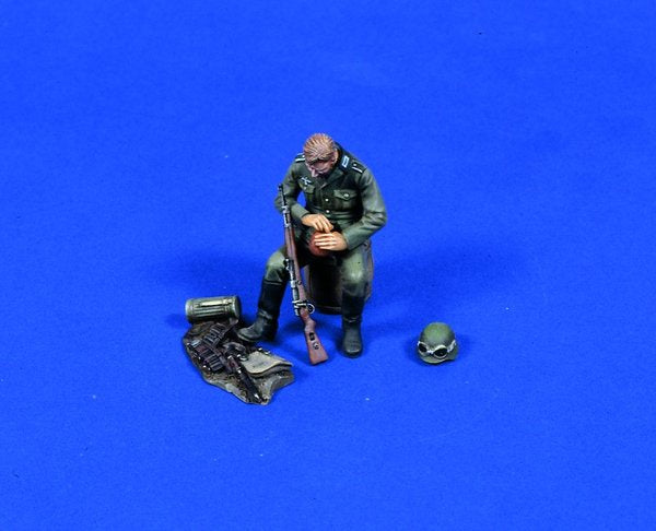 VP 1:35 German Soldier Resting Resin Set