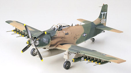 Tamiya 1:48 Douglas A-1J Skyraider USAF