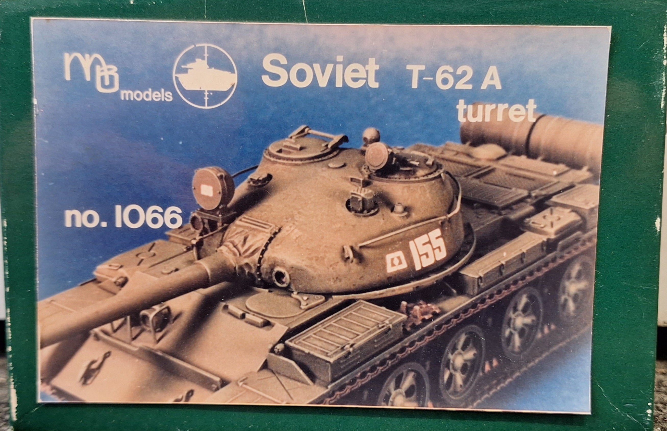 Russian T-62A Tank Plastic Model Kit - 1:35 Scale Military Building Set