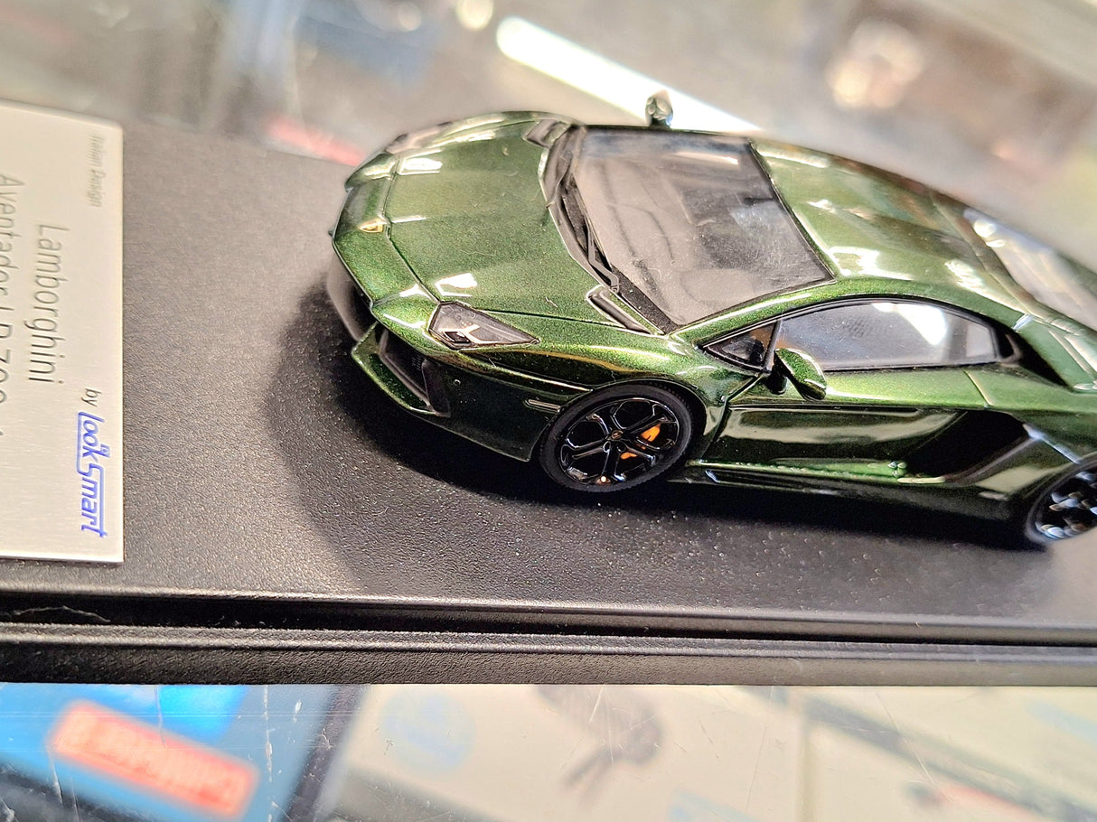 "Pre owned" Looksmart 1:43 Lamborghini Aventador LP 700-4 Verde Psyche