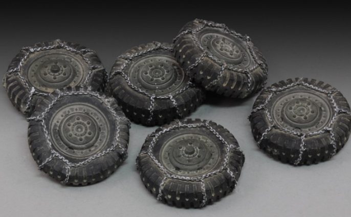 Royal 1:35 Chained Wheels for M8/M20 Resin Set (LW)