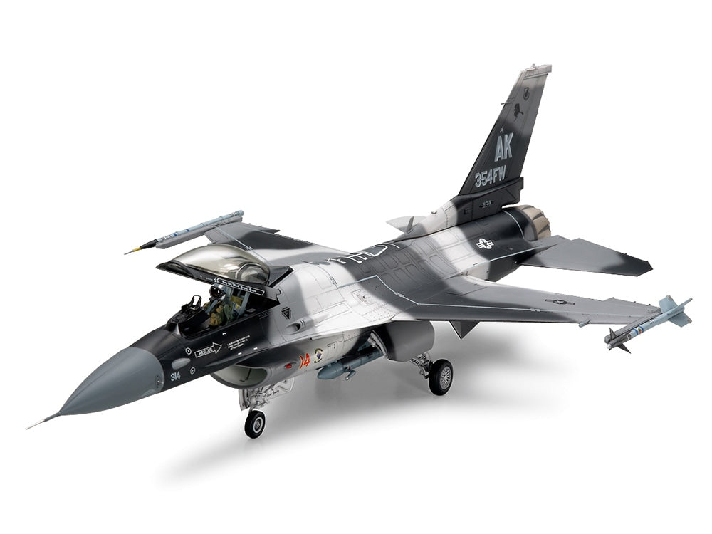 Tamiya 1:48 F-16C/N "Aggressor/Adversary"