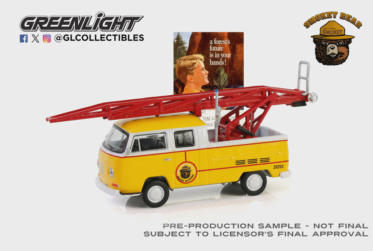 Greenlight 1:64 1968 Volkswagen Type 2 Double Cab Pick Up Ladder Truck
