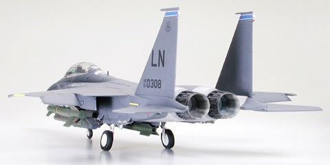 Tamiya 1:32 McDonald Douglas F-15E Strike Eagle Bunker Buster