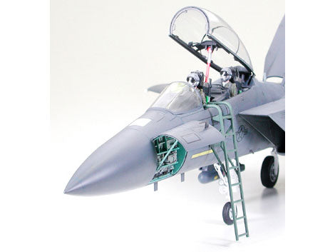Tamiya 1:32 McDonald Douglas F-15E Strike Eagle Bunker Buster