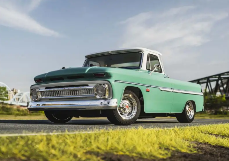 Kyosho 1/10 RC 4WD 1966 FAZER Chevy C10 Fleetside Pickup