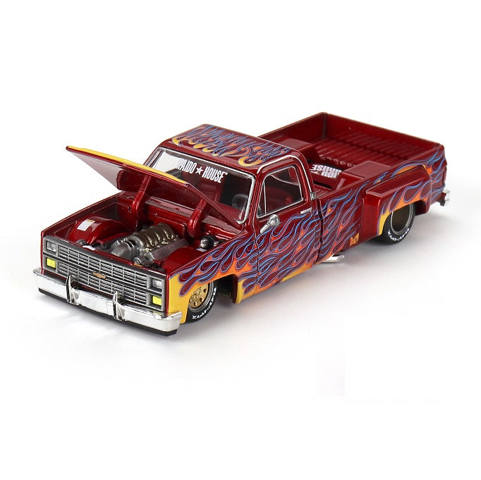 MiniGT 1:64 Chevrolet Silverado Dually on Fire V1
