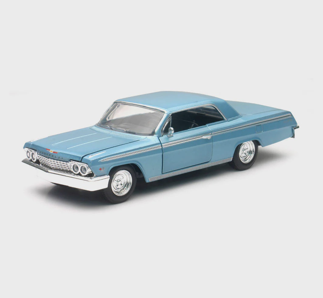 New Ray 1:24 1962 Chevrolet Impala SS396 Blue