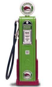 Road Signature 1/18 Buffalo Emblem 1 (Square Base) Gas Pump