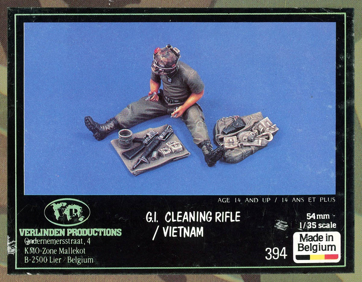 VP 1:35 G.I. Cleaning Rifle in Vietnam Resin Figure Set