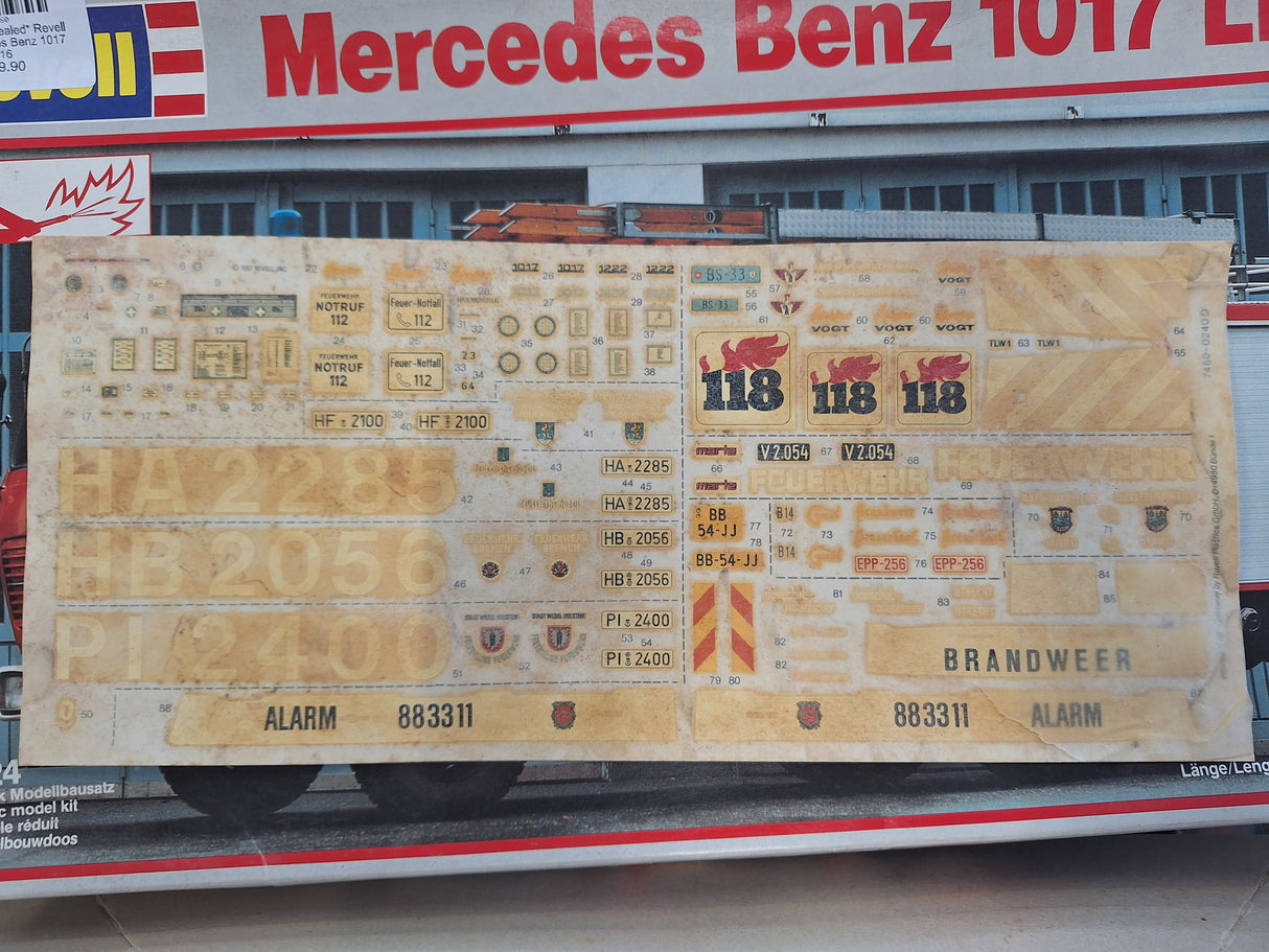 *Vintage, Unsealed* Revell 1:24 Mercedes Benz 1017 LF16