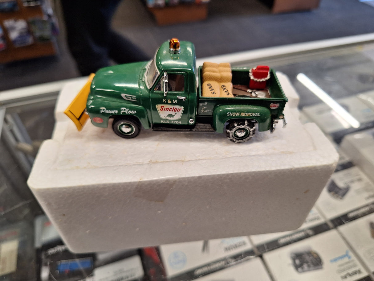 "Pre owned" Matchbox 1:43 1954 Ford F100 Sinclair Snow Plow