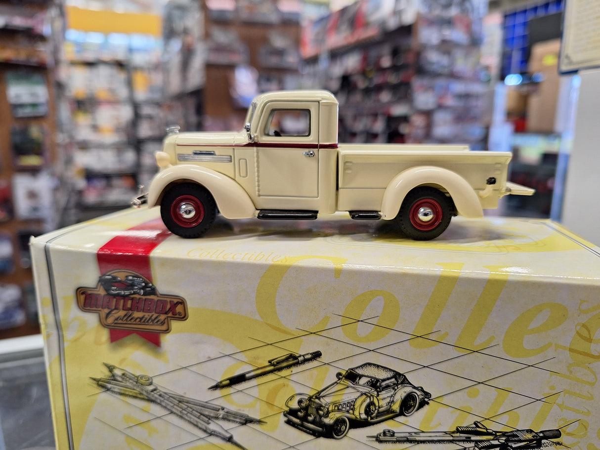 "Pre owned" Matchbox 1:43 1939 Reo Speed Delivery Vehicle