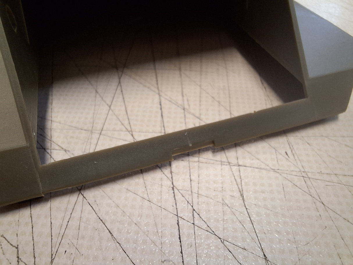 *Damaged, Extras* Trumpeter 1:35 Sweden Strv 103C MBT (LW)