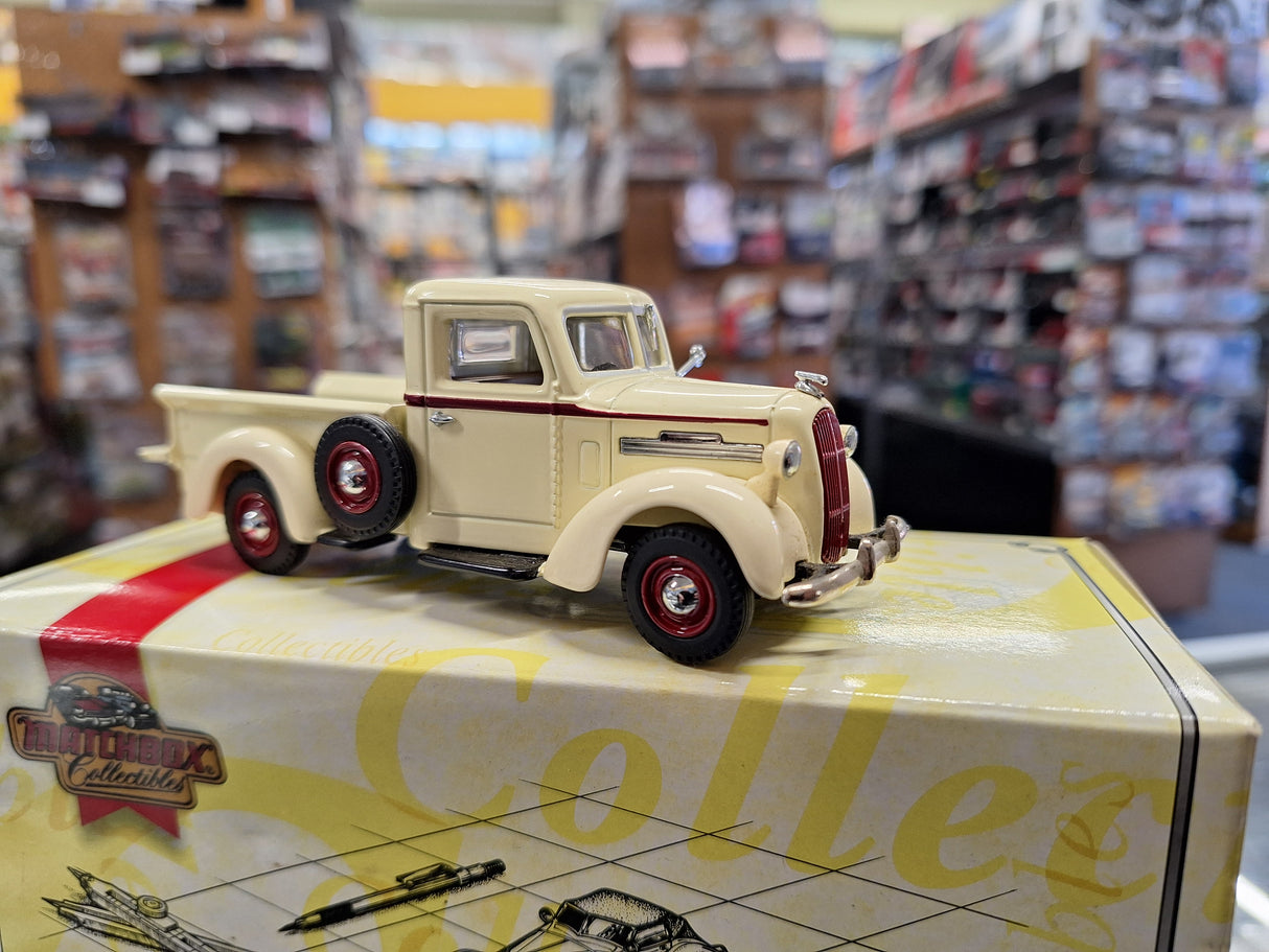 "Pre owned" Matchbox 1:43 1939 Reo Speed Delivery Vehicle