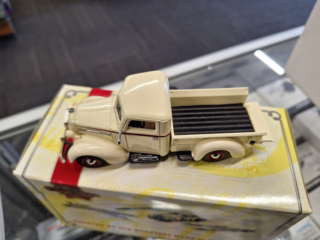 "Pre owned" Matchbox 1:43 1939 Reo Speed Delivery Vehicle