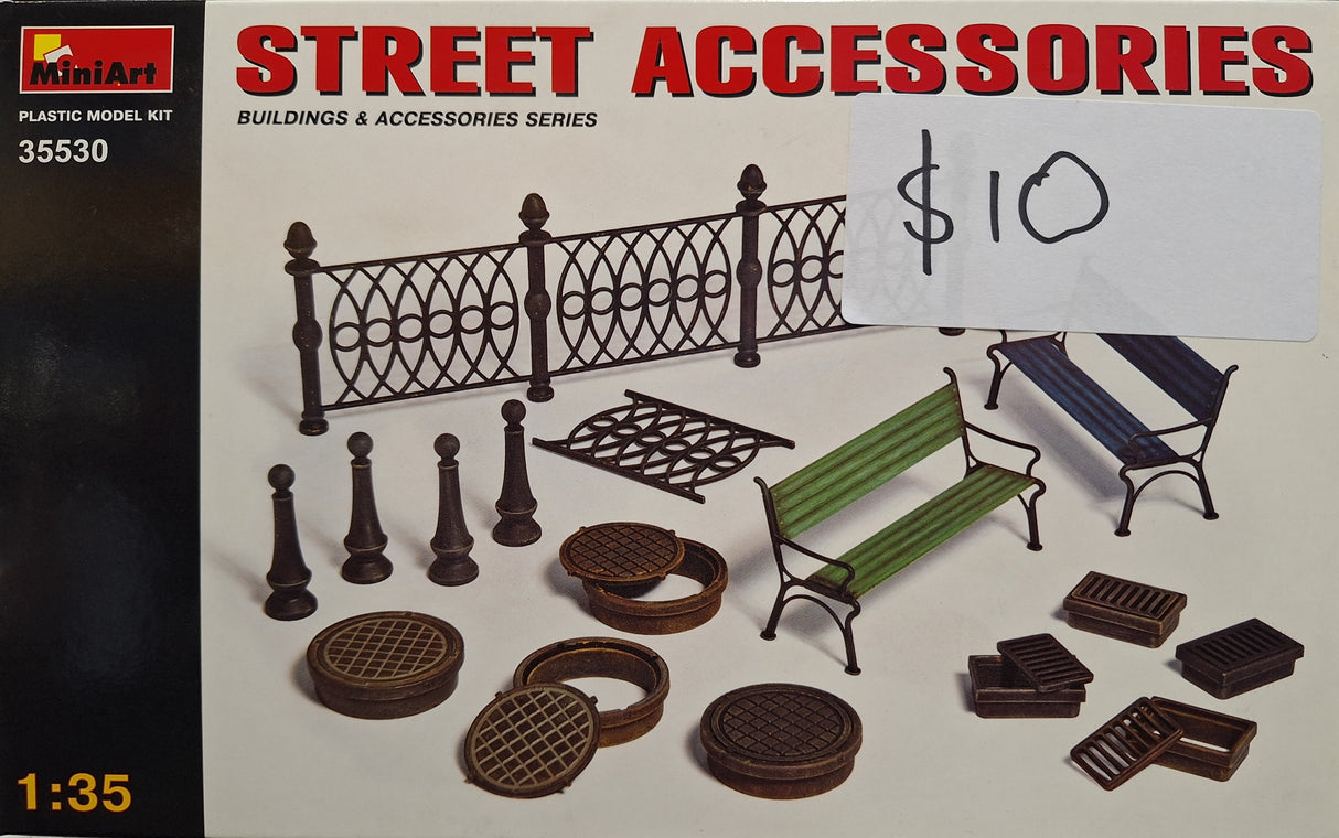 *Pre-Owned* Miniart 1:35 Street Accessories
