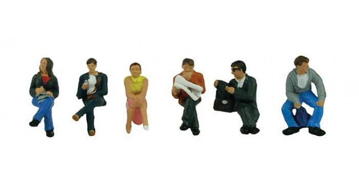 Bachmann OO Station Pax Sitting