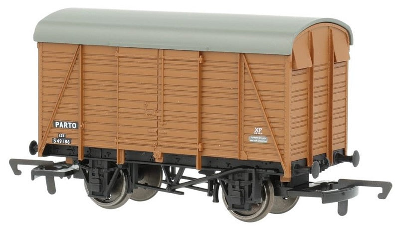 Hornby BR Twin Vent Van 549186