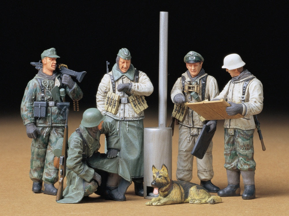 Tamiya 1:35 German Soldiers At Field Briefing