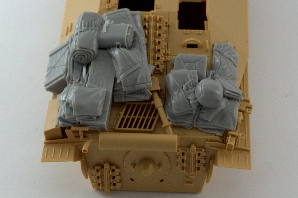 Panzer Art 1:35 Hetzer Stowage Resin Set (LW)