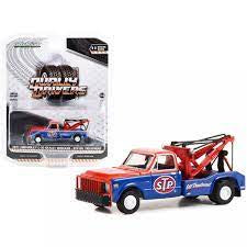 GL 1:64 1971 Chevrolet C-30 Dually Wrecker STP Livery