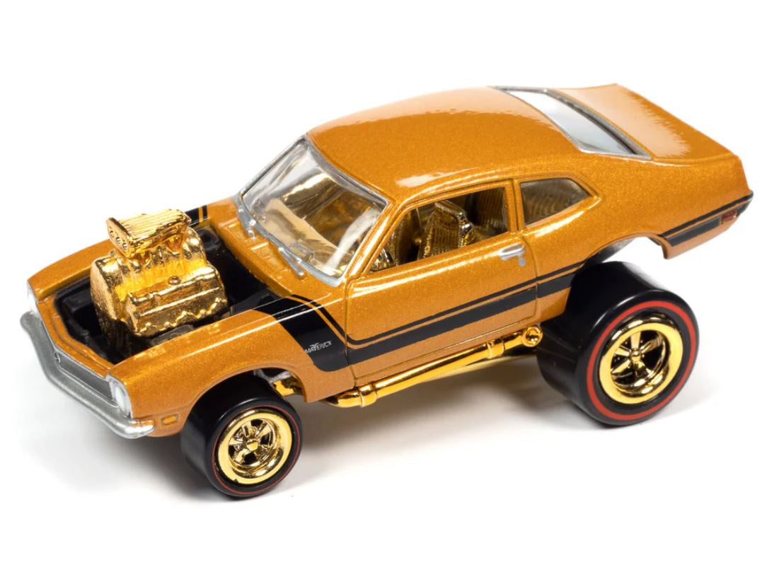 Johnny Lightning 1:64 1972 Ford Maverick - Gold