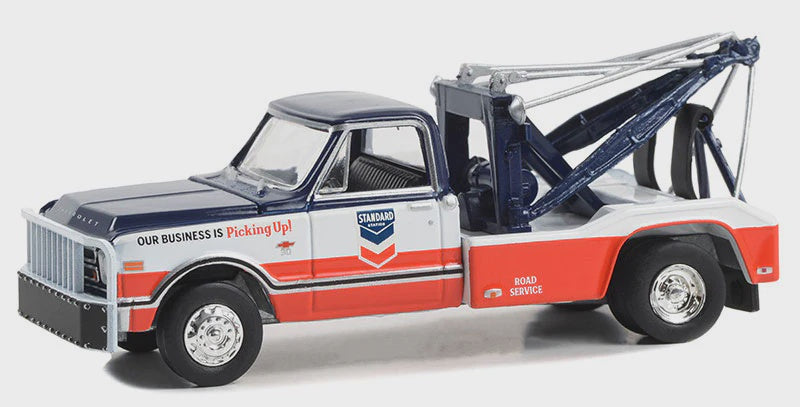 GL 1:64 1968 Chevrolet C-30 Dually Wrecker Standard Oil