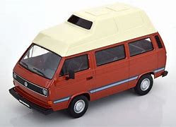 Motormax  1/24 1980 VW Type 2 (T3) - Camper Van