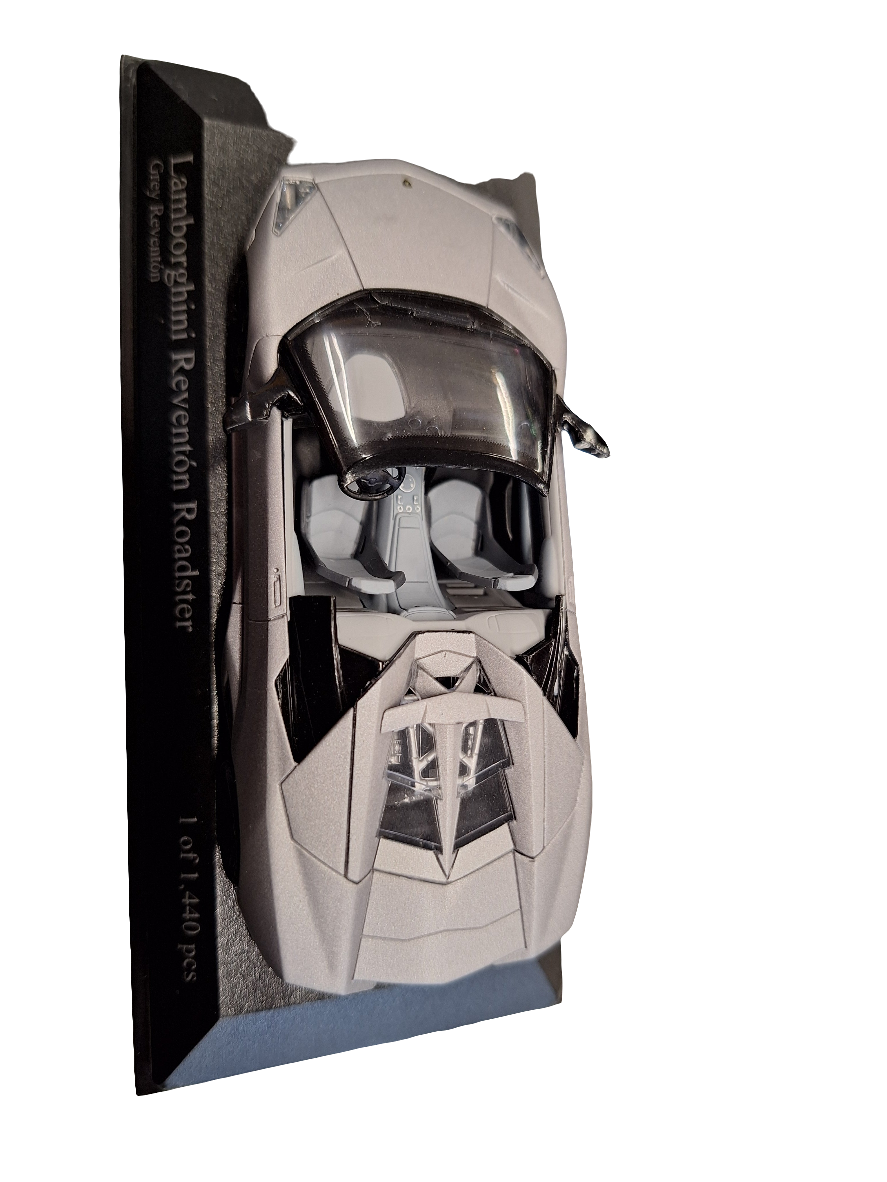 "Pre owned" Minichamps 1:43 2009 Lamborghini Reventon Roadster