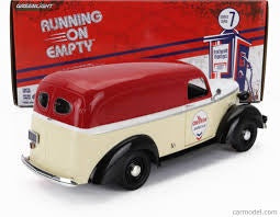 GL 1:24 1939 Chevrolet Panel Van Chevron Gasoline