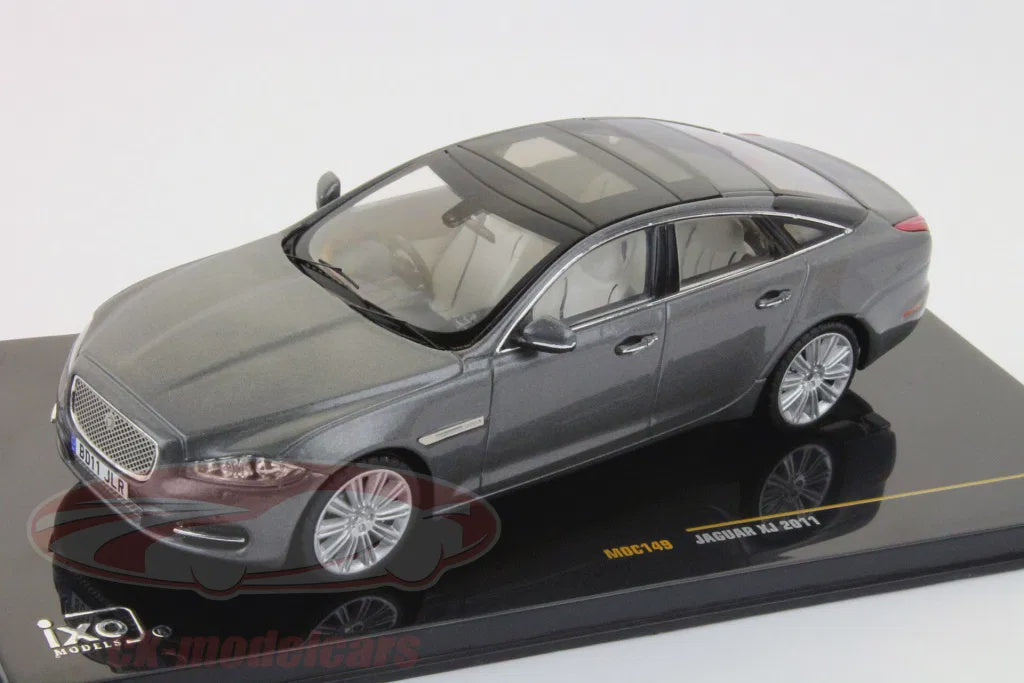 "Pre owned" IXO 1:43 2011 Jaguar XJ Gunmetal Grey