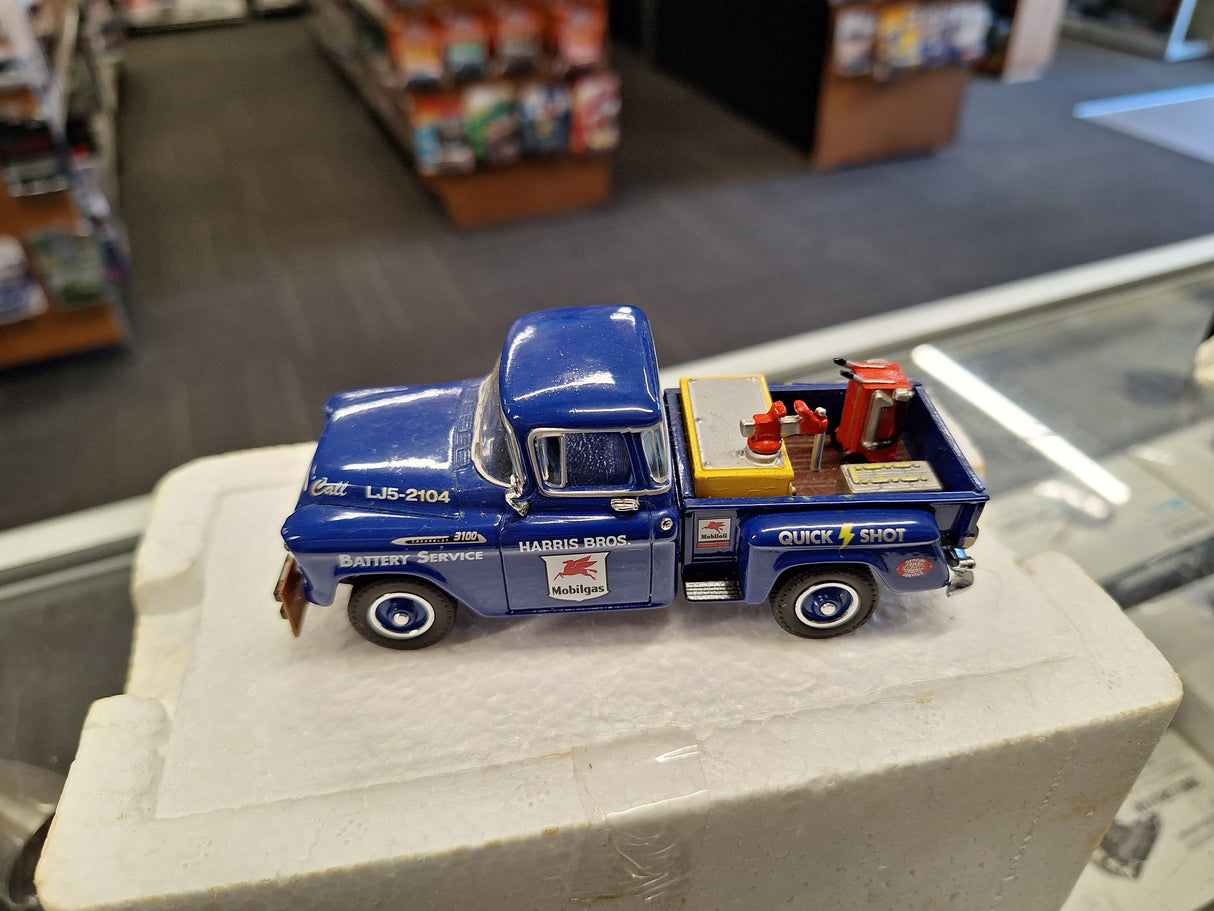"Pre owned" Matchbox 1:43 1956 Chevy 3100 Mobil Battery & Quick Start