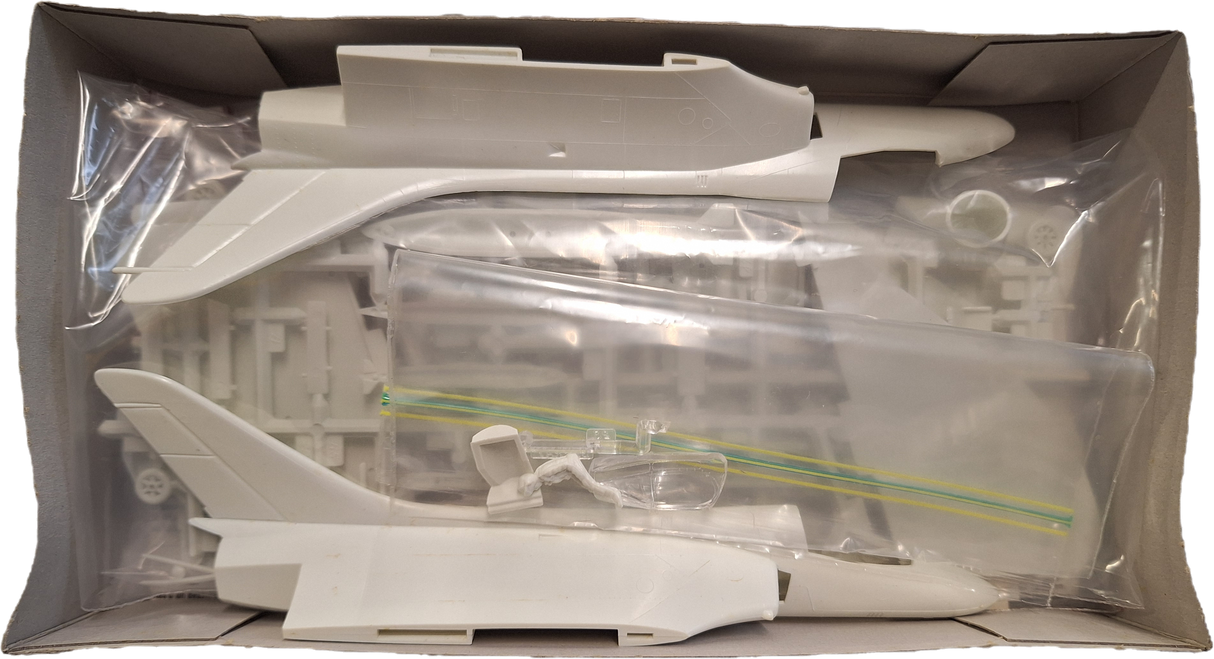 *Vintage, Unsealed* Airfix 1:72 Douglas F-4D-1 Skyray (FMS)