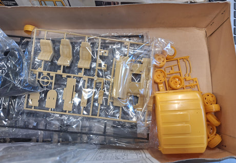 *Vintage, Unsealed* Mitsuwa 1:24 Fuso K-FV214JR