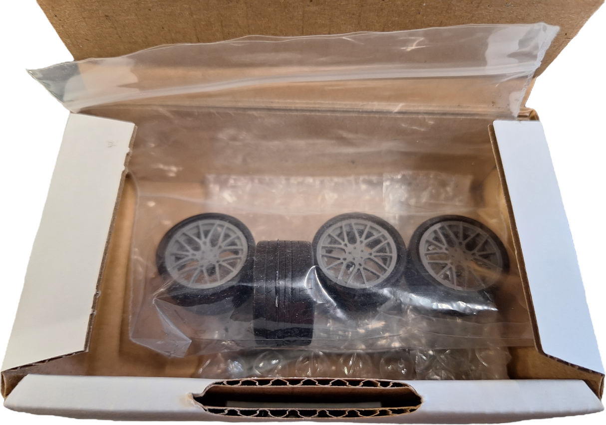 *Extras* Revell 1:24 Ferrari 458 Italia (LW)