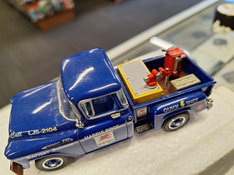 "Pre owned" Matchbox 1:43 1956 Chevy 3100 Mobil Battery & Quick Start
