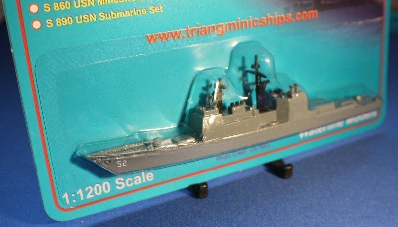 Triang Ships USS Bunker Hill 1:1200