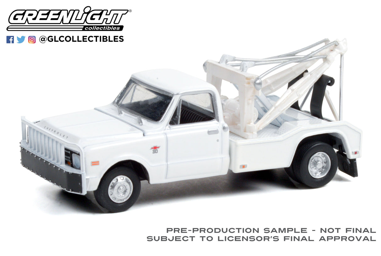 GL 1:64 1968 Chevy C-30 Dually Wrecker