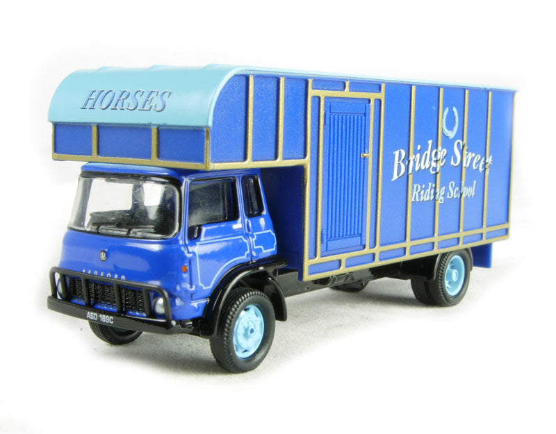 Hornby Horse Box Riding School